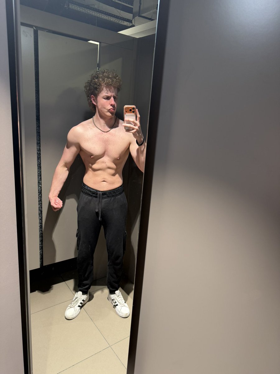 Dāni Leo - Buttery crispy ✨ flake 🥣 tweet media