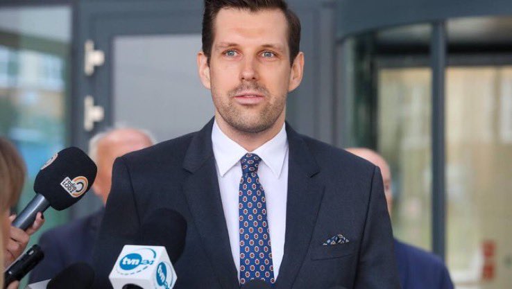 Patryk Jaki i Tobiasz Bocheński z odmową Uniwersytetu Warszawskiego na spotkanie ze studentami 
Obaj politycy otrzymali zakaz wstępu na teren UW 👏👏👏