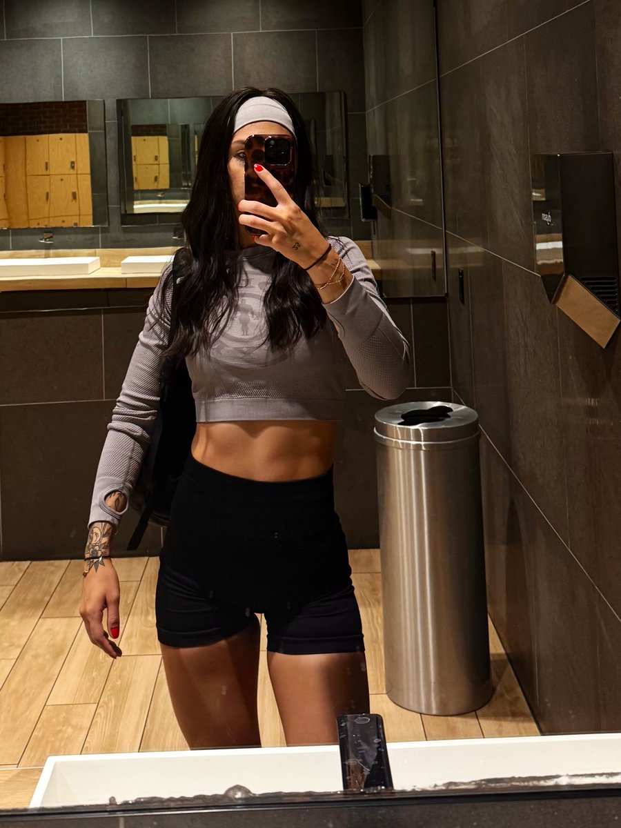 alyssabethdc's tweet photo. 🎧✨ your sign to get to the gym today https://t.co/fmegojfhrz