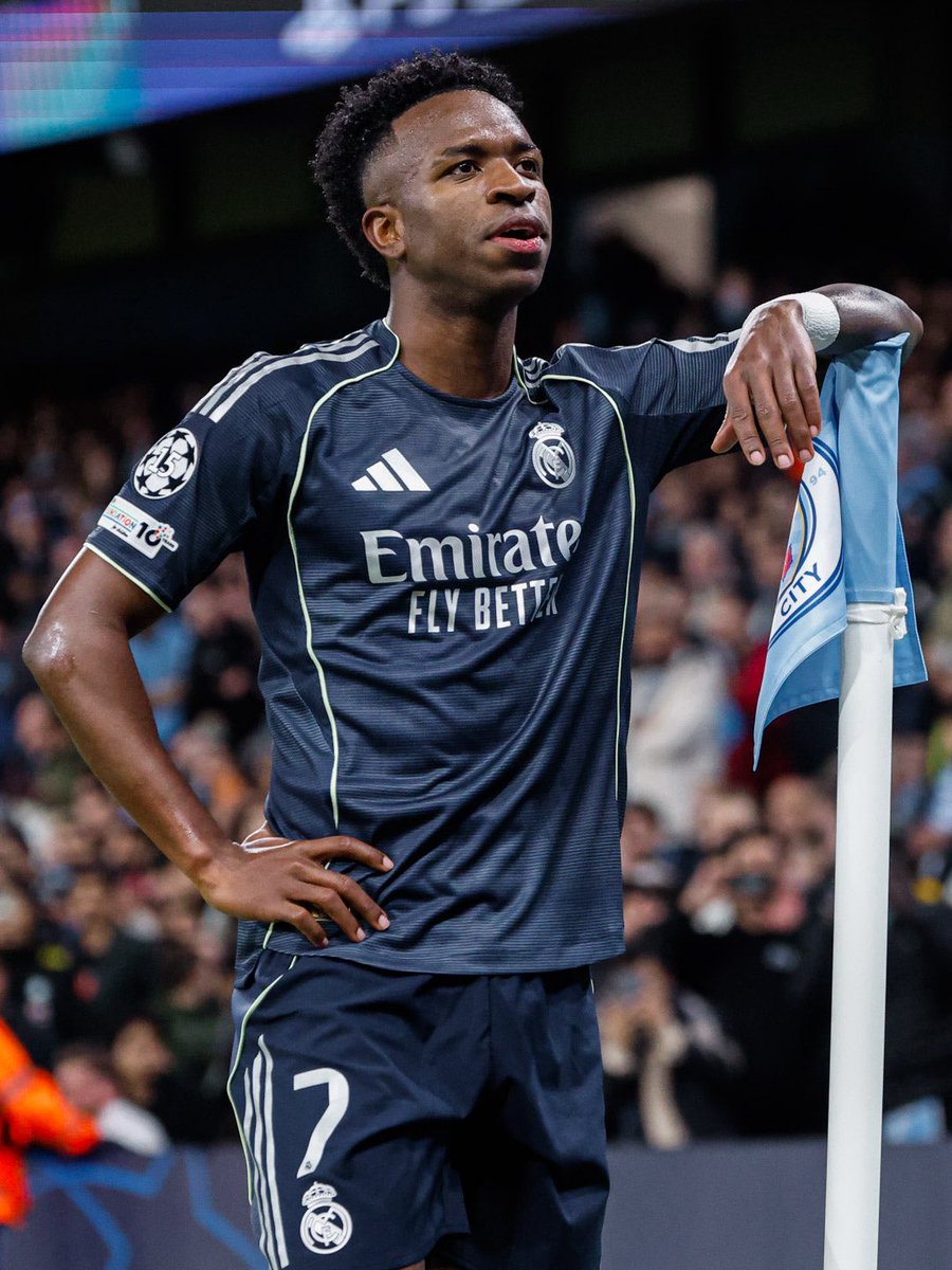 PickCristianRey's tweet photo. Hay jugadores que nacieron para dominar una competición. 

Vinicius en Champions es un espectáculo. Se dice y no pasa nada. https://t.co/UrCCpHs5Bq