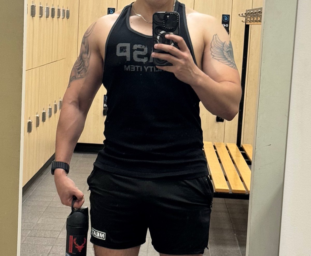 Dieselsaurus 🔜 FURDU tweet media