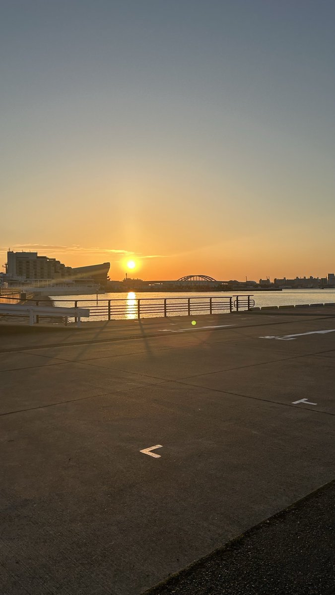 kiss_shakariki's tweet photo. ⏰3月18日(水)⏰

おはようございます
#シャカリキ 水曜日
この後7時半から🚢 

雨予報なので傘をお忘れなく☂️

メッセージはこちら📩
https://t.co/UqGO1ydSG1

radiko🔻
https://t.co/c0ynaMvr4f

#イマソラ
#KissFMKOBE https://t.co/gb9bISSzhf