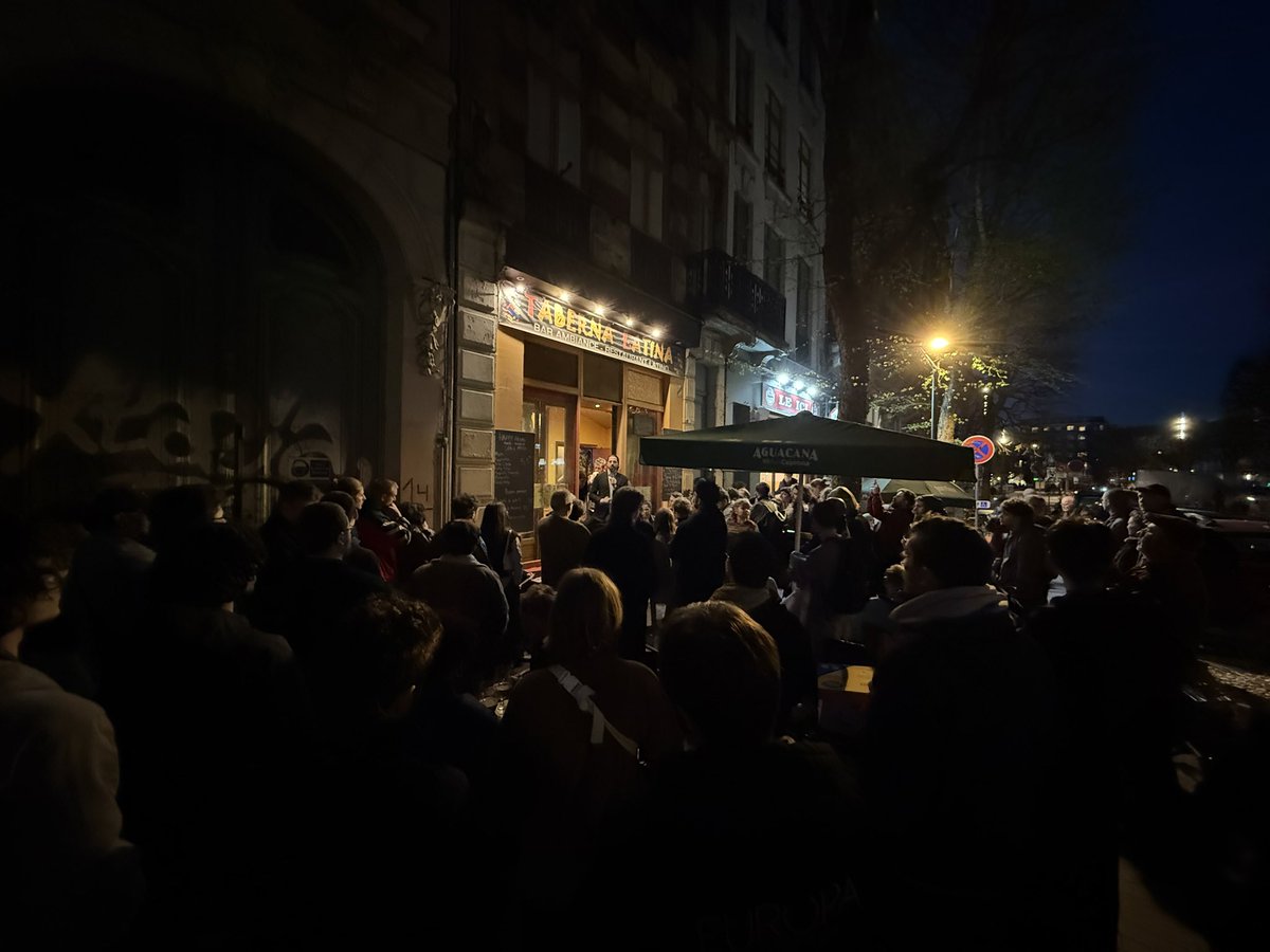 L_Addouche's tweet photo. Pendant que nos militant•es étaient déployé•es partout en action, nous accueillions 150 nouveaux !

Nous tenions à souhaiter la bienvenue aux électeurs, électrices, et militant•es écolos qui veulent la rupture !

Une chose est sûre : ensemble, nous allons gagner ! https://t.co/mHuW3o3APP