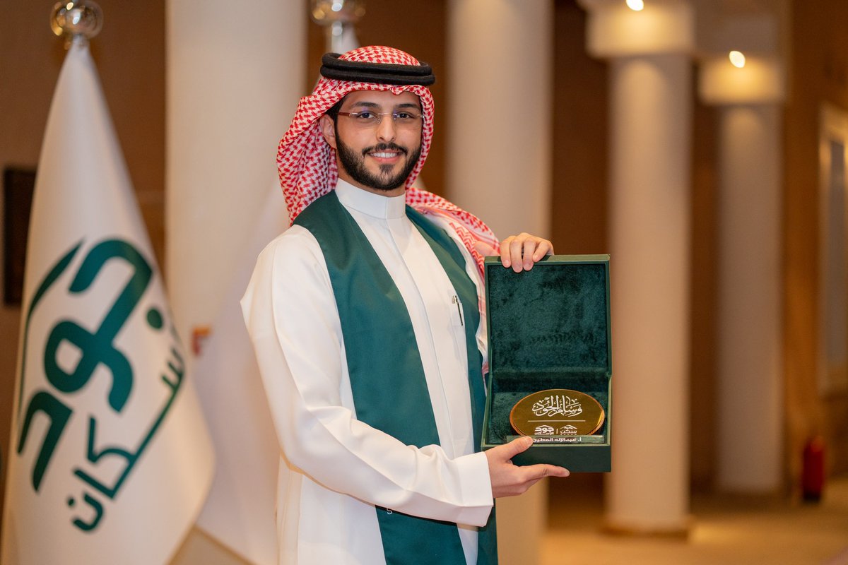 _Abdulelah8's tweet photo. في روايات العطاء، يسعدني حصولي على وسام الجود من @joodeskan في #ليالي_الجود.

ضمن رحلة العطاء والبذل المجتمعي، تتكوّن الروايات وتُصنع الرسالة، في رؤية سامية لوطنٍ يحتضن روح التكاتف والعطاء.
شكرًا @SakanOrg https://t.co/QmILnfQ9jJ