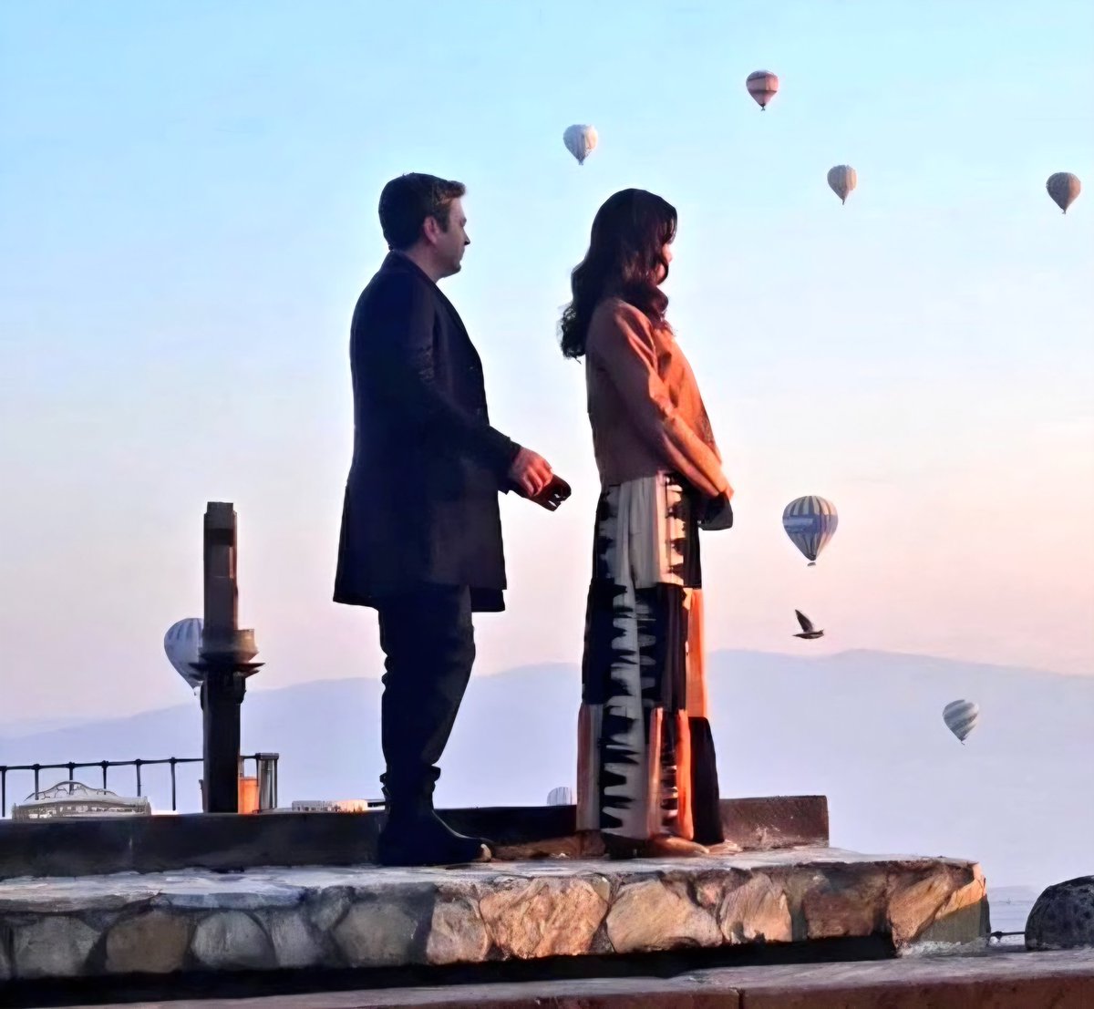 Ainda pensando nele levantando os braços pra abraçar ela, quero essa cena na minha mesa pra ontem