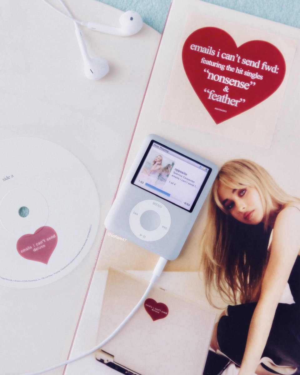 Sofiam47's tweet photo. Celebrating 3 years of emails I can’t send fwd: with an iPod nano #sabrinacarptener #eicsfwd ♥️ https://t.co/8iWasT5tj4