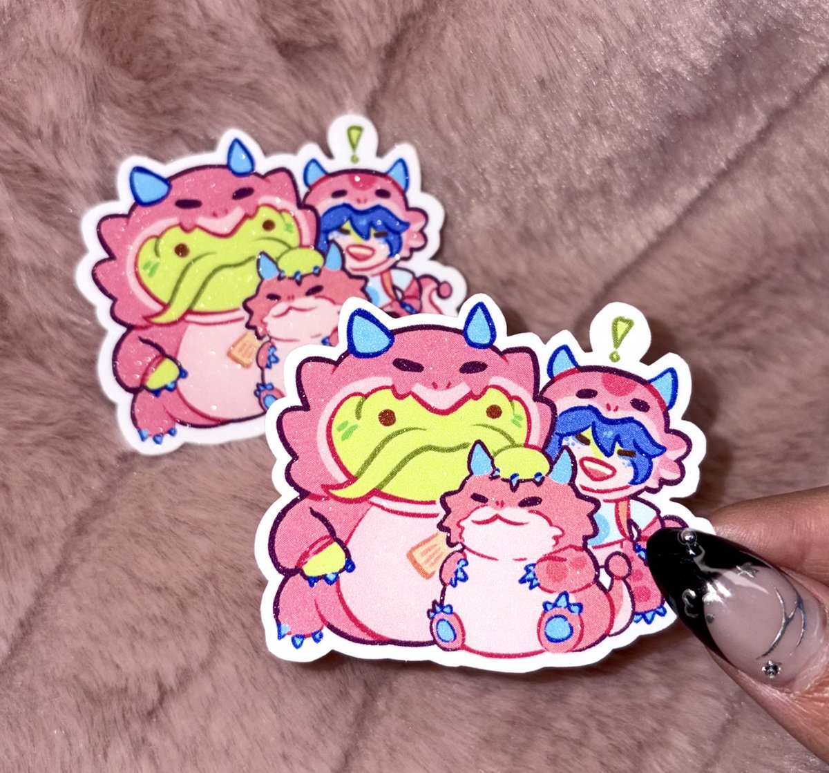 ari 🌸 store open!! tweet media