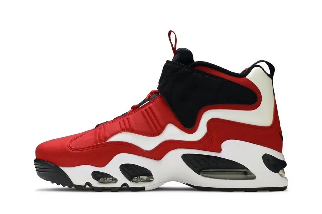 JustFreshKicks's tweet photo. Nike Air Griffey Max 1 "Cincinnati Reds" Returns Holiday 2026 ⚫️🔴 https://t.co/iURMdMYPKD