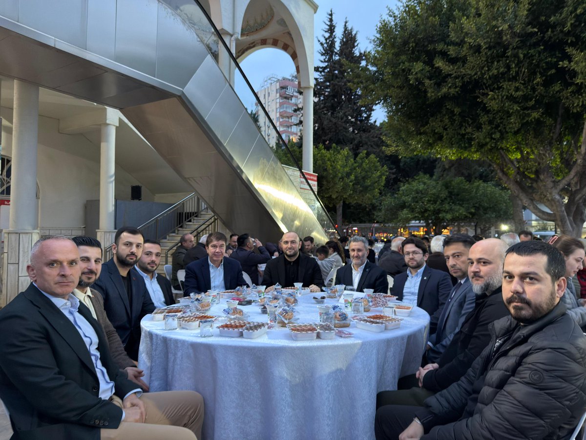 topcuoglumrt's tweet photo. 📍Meltem Camii

🌙Geleneksel Tügva Antalya Aile iftarımızda Ramazan ayının huzur dolu bu güzel akşamında bereketli iftar soframızda ailelerimiz, teşkilatımız, gönüllülerimiz ve kardeşlerimizle bir araya geldik. 

Kardeşliğimizin pekiştiği iftar soframıza katılımlarıyla bizleri onurlandıran AKPARTİ MKYK Üyesi, Önceki Dönem Büyükşehir Belediye Başkanımız Sn. @menderesturel’e, Genel Başkan Yardımcımız Sn.  @morhan61’a, Genel Başkan Yardımcımız Sn. @abdulhamidbalta’ya, Bölge Başkanımız Sn. @alitasbasi28’ya, Kurucu İl Temsilcimiz Sn. @levent_ortak’a, Önceki Dönem İl Temsilcimiz Sn. İbrahim Dağlı’ya, Gençlik ve Spor İl Müdürümüz Sn. Yavuz Gürhan’a, İşkur İl Müdürümüz Sn. İlhan Çolakoğlu’na, Eğitim Bir Sen Başkanımız Sn. @eyupbulentmiran’a, T3 Vakfı İl Temsilcimiz Sn. @mmubinpisirici’ye, AKParti Antalya İl Başkan Yardımcılarımız Sn. @MeliksahTug’a, Sn. Yusuf Ali Atak’a, Sn. Anıl Yetişgin’e ve tüm gönül dostlarımıza ve emeği geçen teşkilat mensuplarımıza teşekkür ediyorum.