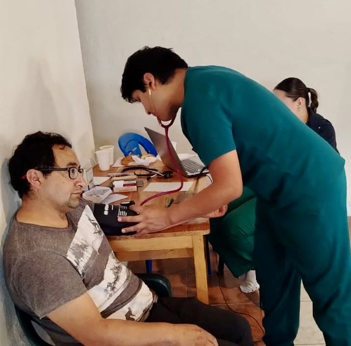AzuayIESS's tweet photo. Personal de los dispensarios médicos de Loma Larga, Marianza y Chicán del @IESS_SSC #Azuay, participaron de una casa abierta insterinstitucional y brigadas de atención médica.

Jornadas que fortalecen el servicio y la promoción de los beneficios de la seguridad social. 🩺🦷 https://t.co/UkCzuGj6Dr