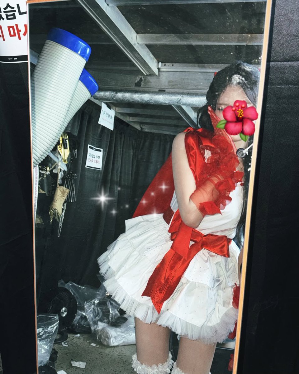 iuseo's tweet photo. snuck away for a sloppy little mirror imagery backstage, still encased in ribbons and delicate lace, whilst twisting my poses. my hair is bobbling, my makeup is little smudged in the most delicate way, and everything seems so gorgeous right before the music rush takes over. https://t.co/5XkWYDBuvd