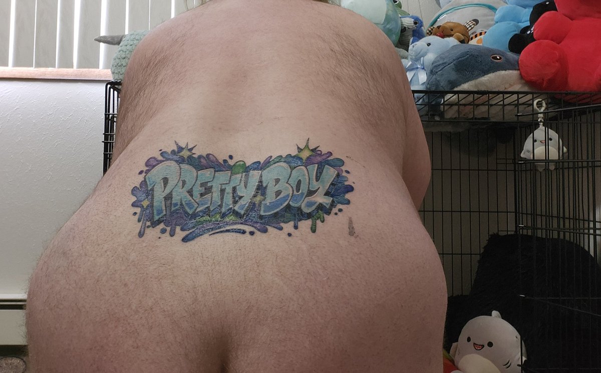 PupStolas's tweet photo. Finally got my stamp colored in and its safe to say I absolutely adore the damn thing. Can't wait to get more pictures with it. #Prettyboy https://t.co/1MfzDenPpt