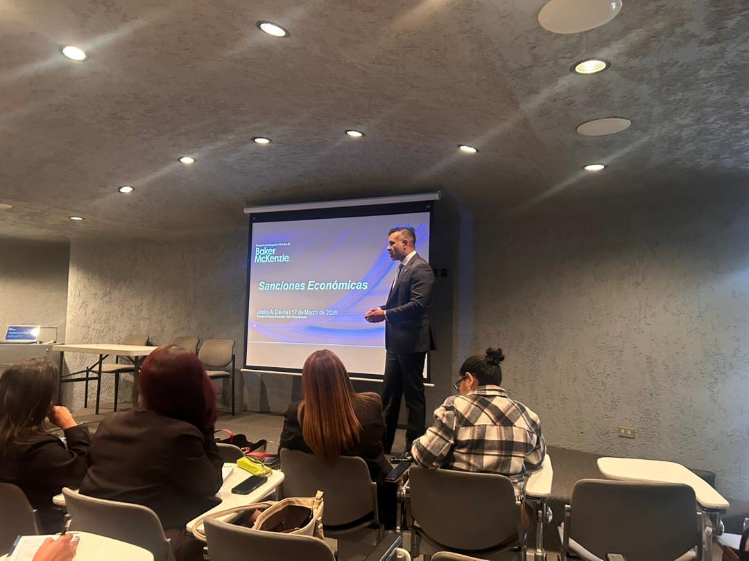 Hoy estuvo en la <a href="/CamaraSegVe/">Cámara de Aseguradores de Venezuela</a> nuestro socio Jesús Dávila compartiendo una visión jurídica y estratégica sobre las nuevas realidades del entorno venezolano y de las sanciones estadounidenses, ofreciendo su proyección para el sector asegurador. Gracias a la cámara por la invitación