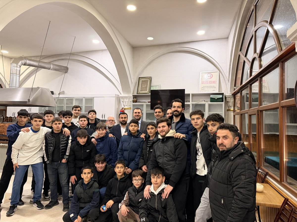 Beylikdüzü’nde;

✨Mahalle teşkilatlarımızın hane ziyaretleri,
✨İftar ve Sahur programlarımız,
✨Teravih çıkışlarında salep, lokum ve gül suyu ikramlarımız,
✨Yetim evlatlarımızla buluşmalarımız, dağıtımlarınızdan,
✨Komşularımızla çay sohbetlerimiz ve

daha niceleriyle bir