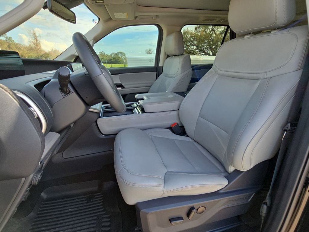 cavender_ford's tweet photo. If you need room without sacrificing comfort, the Ford Expedition delivers full-size SUV capability with space for everyone and everything you bring along for work, trips, and weekends. Let us help find your Expedition at Cavender Ford: https://t.co/kw1efQuD6p https://t.co/jAHOU7Tpl7