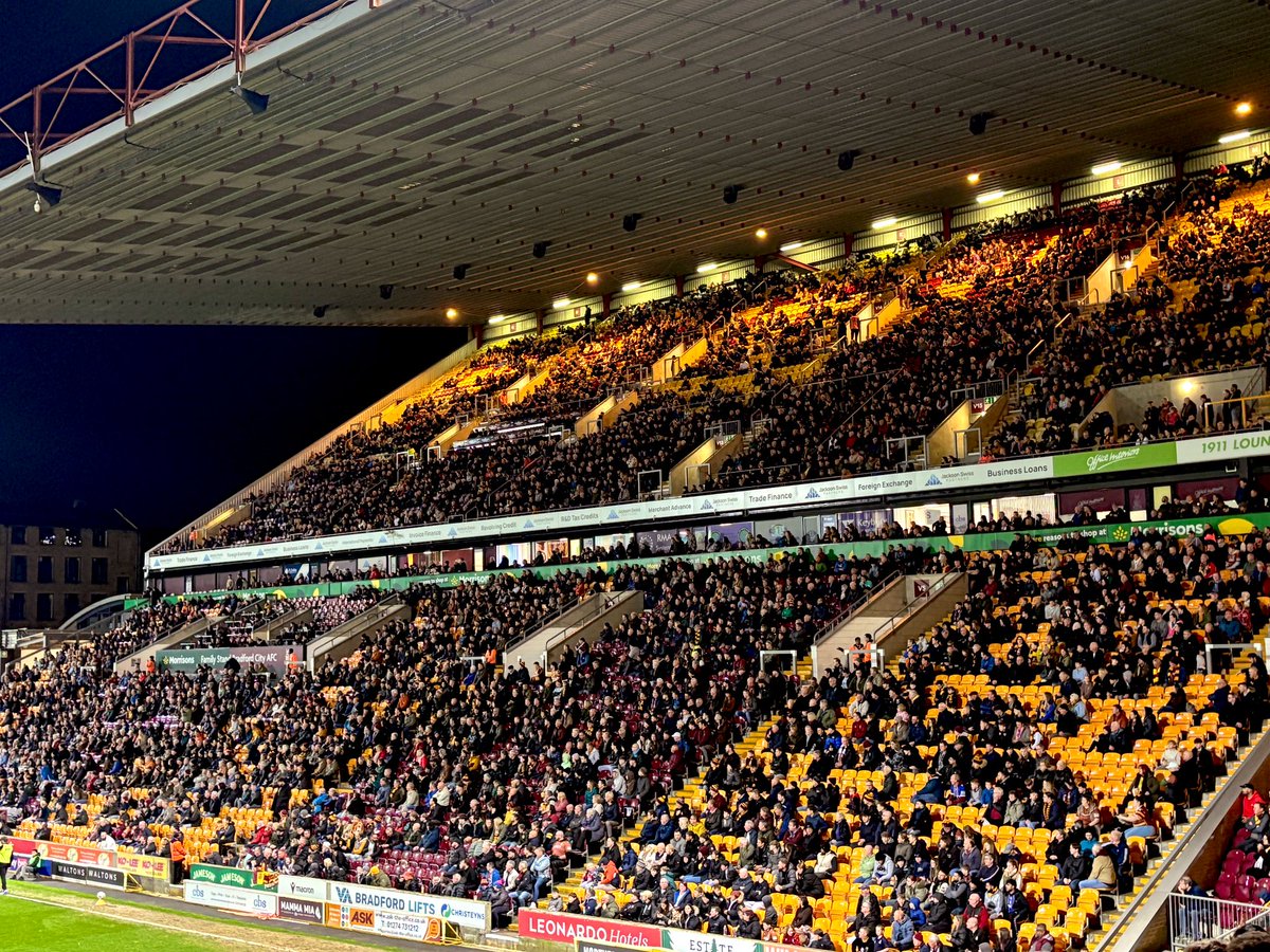 BCAFCBH's tweet photo. Bradford City 1-1 Mansfield Town
Valley Parade- Att: 14,000 (est)

Rare blip at home, probably did enough for all three points by the end but forced to settle for one. Yet more horrific officiating and only adding 5 minutes on for all the time wasted was totally laughable. #bcafc https://t.co/s7WkgqWakH