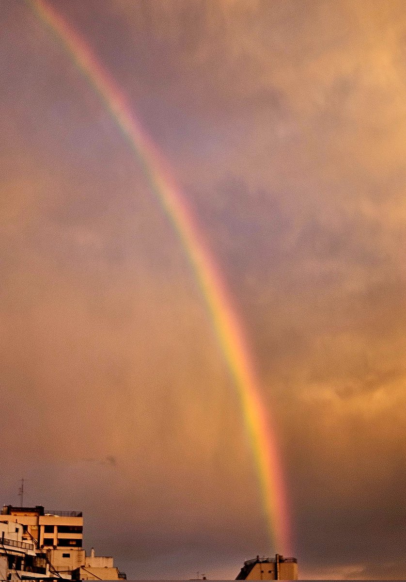 Increíble este arco iris.
Desde hace mucho tiempo que no veía uno así.