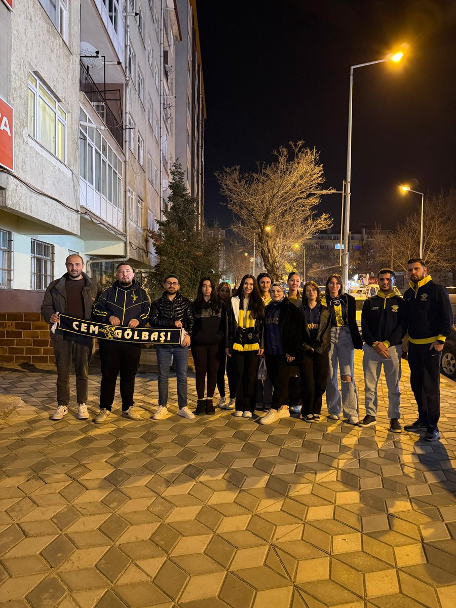 OHUUNIGFB's tweet photo. Ömer HALİSDEMİR UNIGFB olarak Fenerbahçe'mizin gaziantep ile olan maçını beraber izledik 

#UNIGFB https://t.co/20N1BB62tk