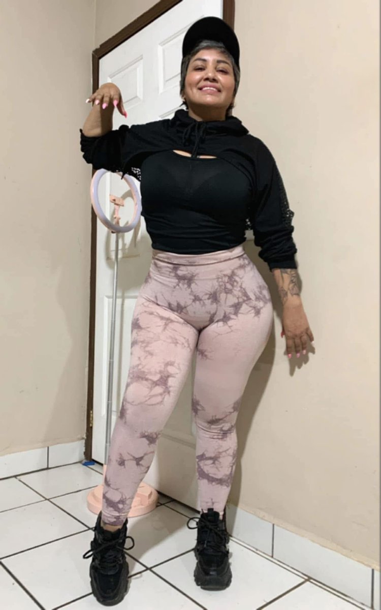 AliceSolis88951's tweet photo. Si llega a los 50♥️ hoy, voy a publicar 30 fotos desnuda y unos vídeos 🐱 https://t.co/OtcNt6eY7f