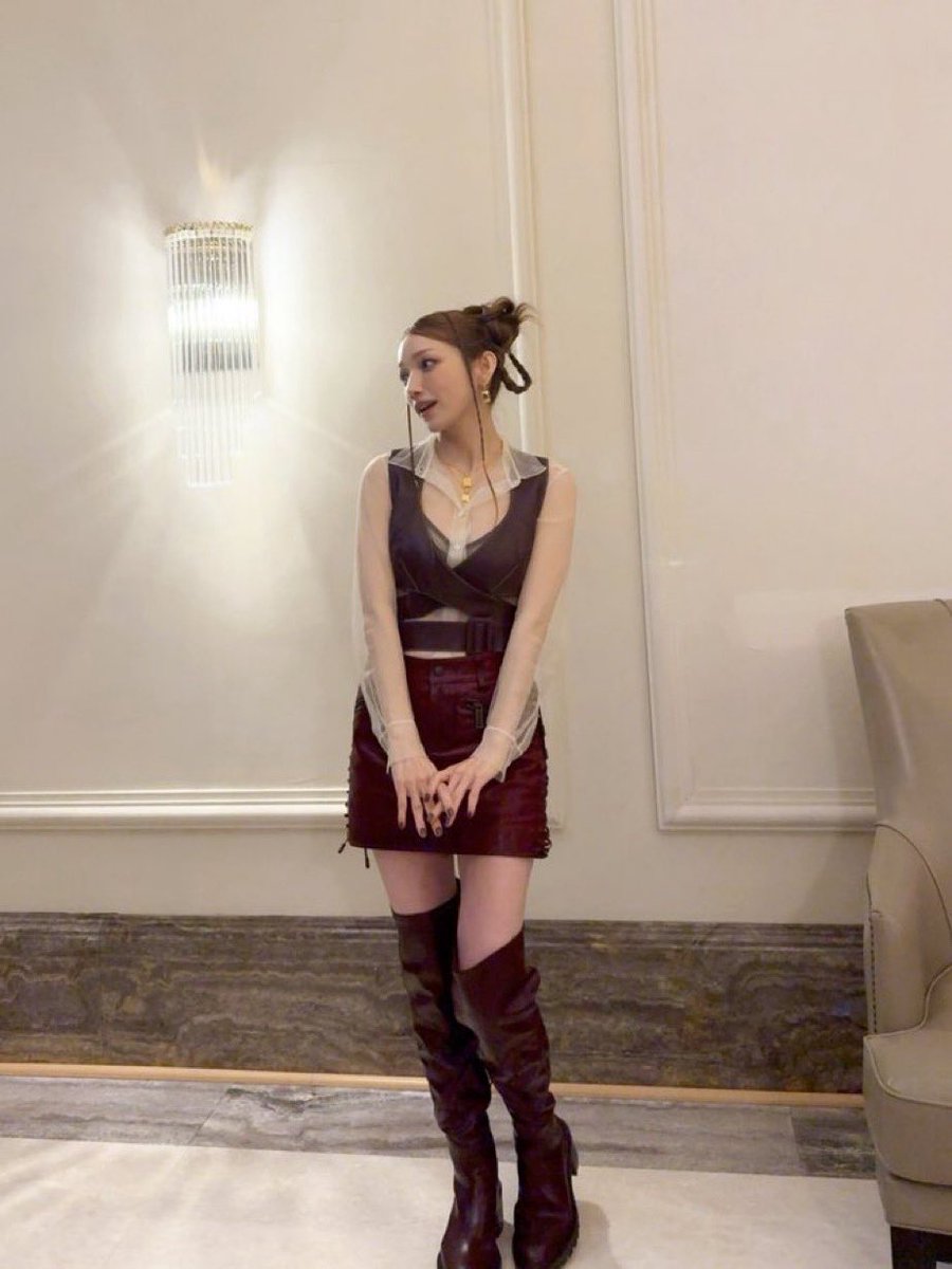 ロングブーツまみれ tweet media