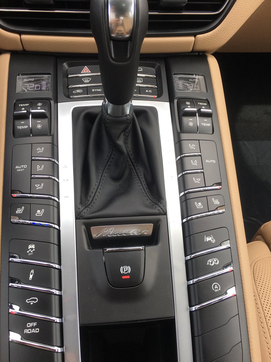 PorscheTime tweet media