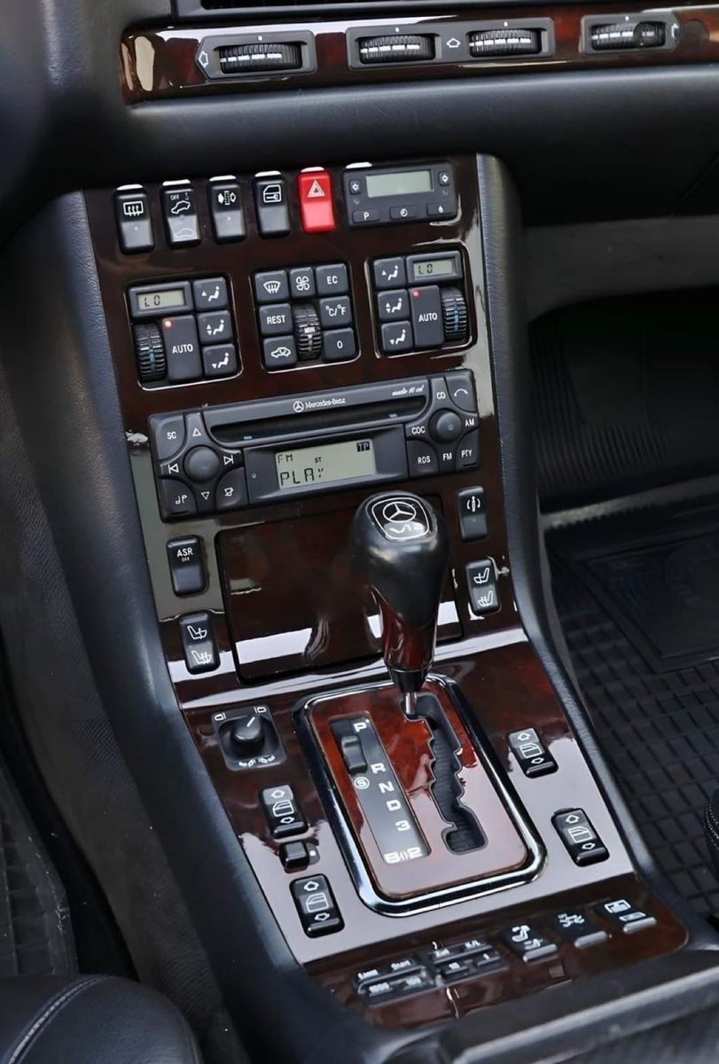 PorscheTime tweet media