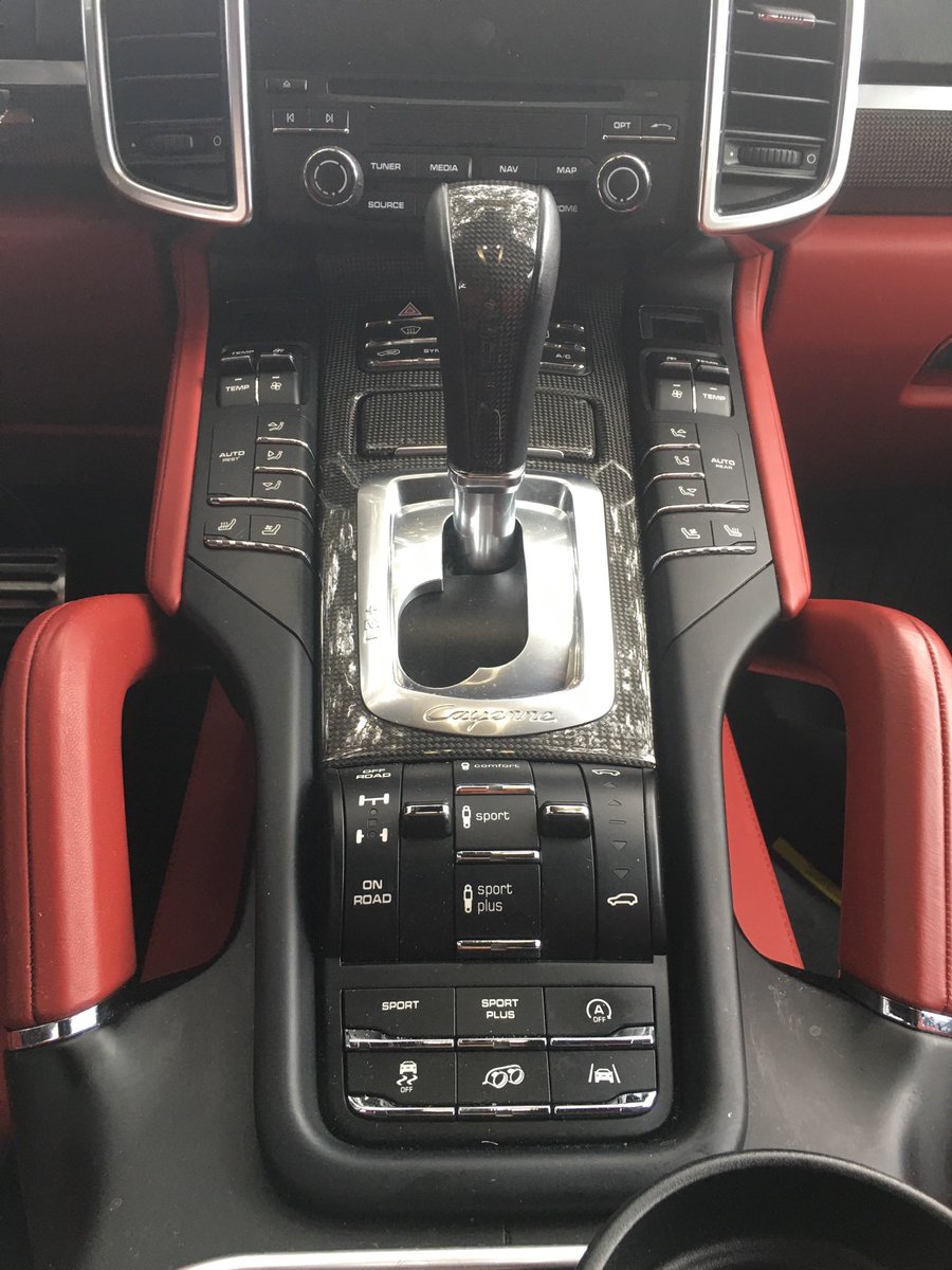 PorscheTime tweet media