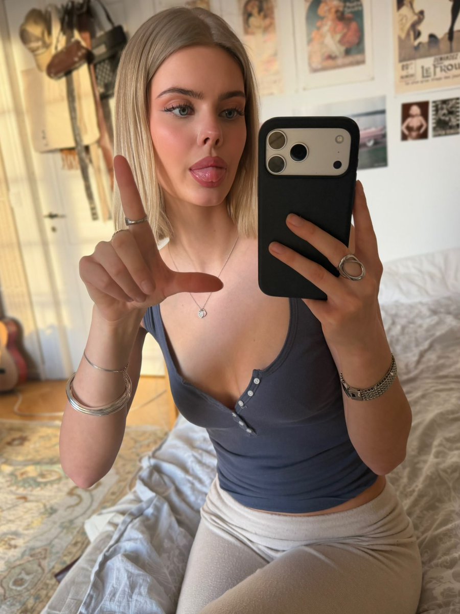 Goddess May ♛ tweet media