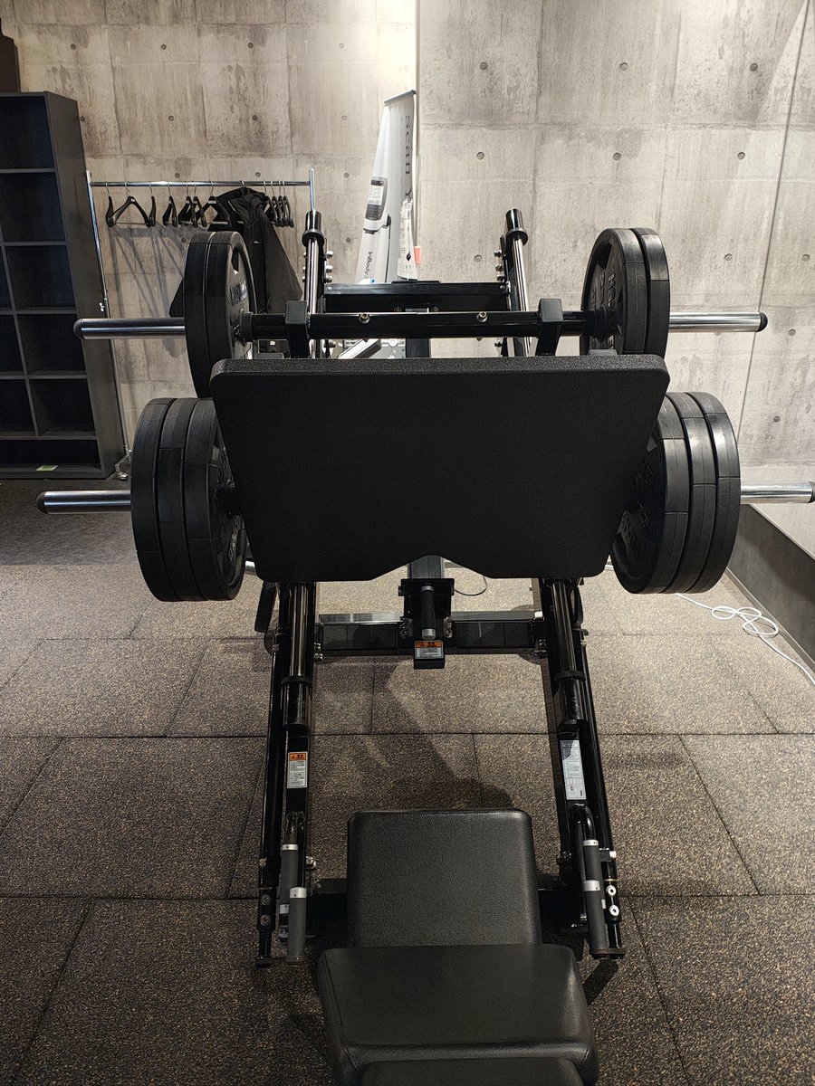 COD01919's tweet photo. 朝ジム
このマシン毎回セーフティーあるけど死ぬかもって思うんだよね https://t.co/HBLGoQT1ot
