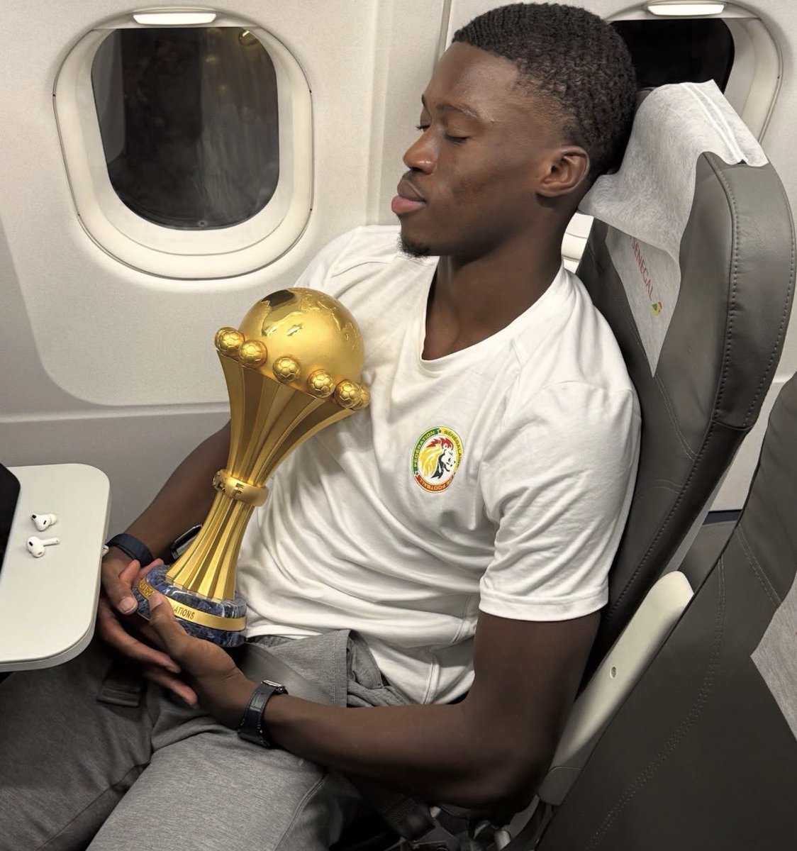 ActuFoot_'s tweet photo. La sale soirée qu’à dû vivre Mamadou Sarr 🇸🇳… 😭😭

On n’imagine pas sa réaction quand il a appris la nouvelle à la fin du match. 🥶 https://t.co/83z51bq1Kr