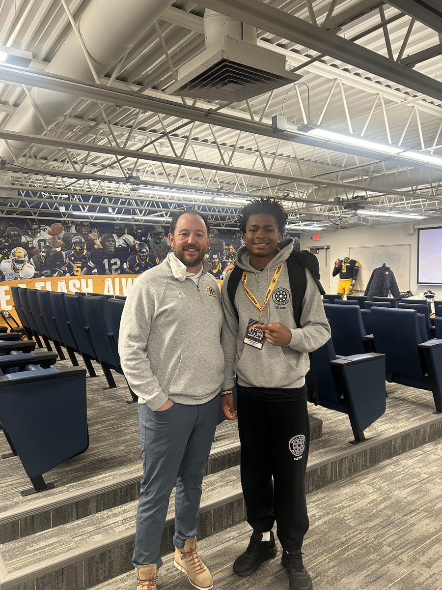 EbubeOKW's tweet photo. After a great visit and a great conversation with @CoachCPatt i am blessed to have received a division 1 offer from the university of @KentStateFootball
@TCHSFootball @coachcilumba https://t.co/Phe3XDNUoa