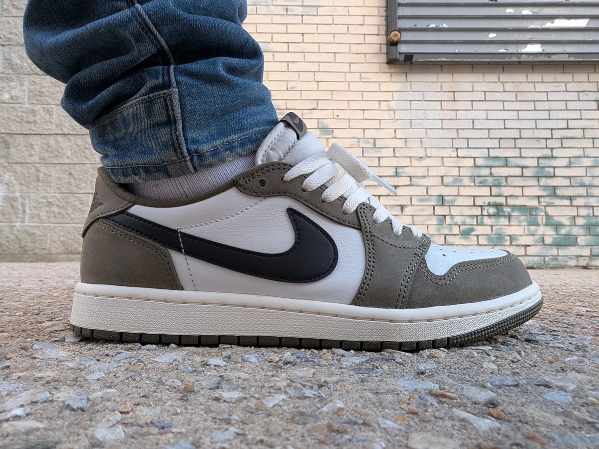 Sn3ak3r_Fr3ak3r's tweet photo. #WDYWT #UnDS Medium Olive 1 Lows #KOTD #SOTD #KickCheck #StPaddysDay https://t.co/imFJSNItCm