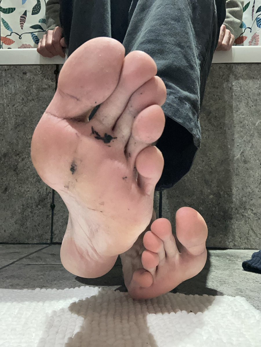 _Alpha_Sam_'s tweet photo. If only you could smell these size 12 feet right now 😷👃🏻🦶🏻

#footfetish #cashmaster #paypig #findom #socks https://t.co/wzBjaYCMkH