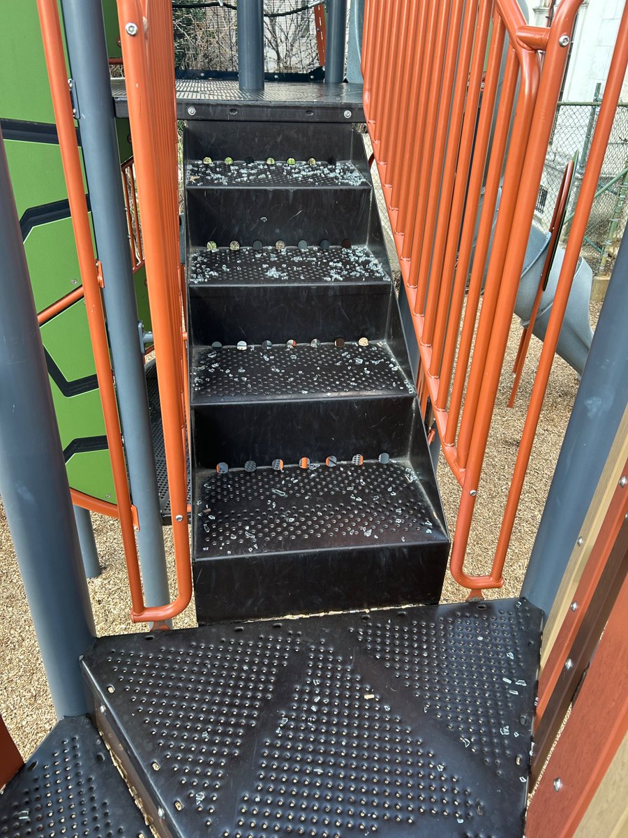 Chris Kelly tweet media