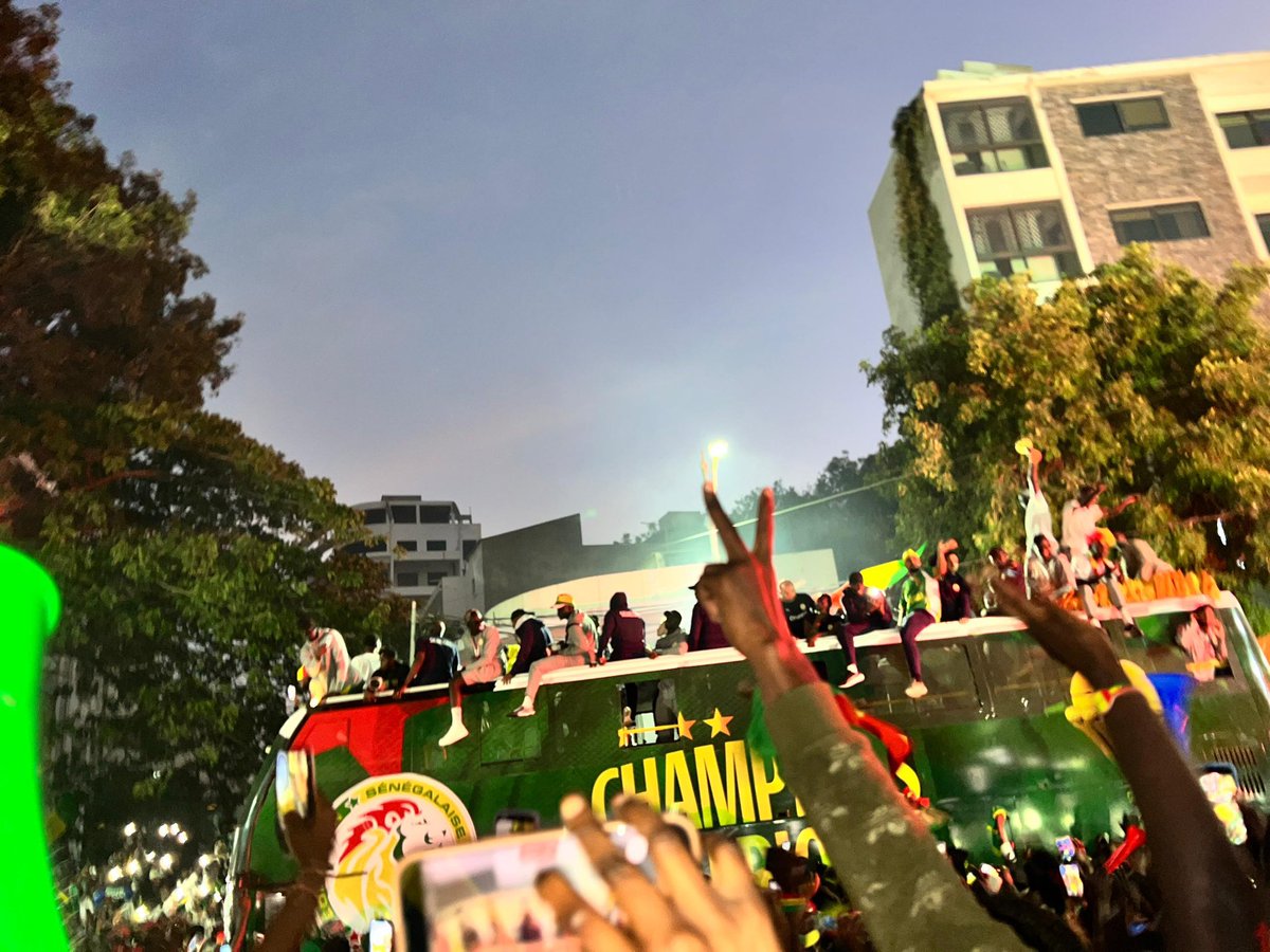 khalcalm's tweet photo. @CAF_Media @Yandeibae La joie est plus forte quand elle est partagée 😂😂😂🇸🇳🇸🇳 senegal rk 🥳🥳🥰🇸🇳🇸🇳 https://t.co/4HHMKFUh9R