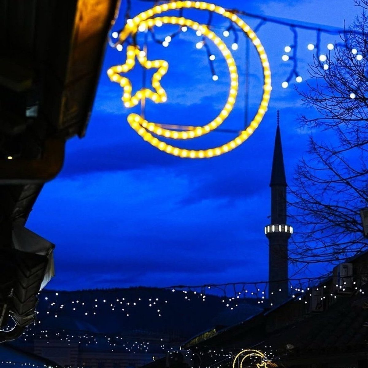 ErkokMurad's tweet photo. Şimdi Sende bizi dünya sürgününde bırakıp gidecekmisin,
Ey şehr-i Ramazan... https://t.co/Zk7nTrw2Pm