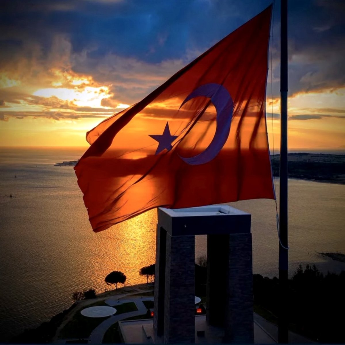 sernnsa__'s tweet photo. #18MartÇanakkaleZaferi https://t.co/igwTgFi3ET