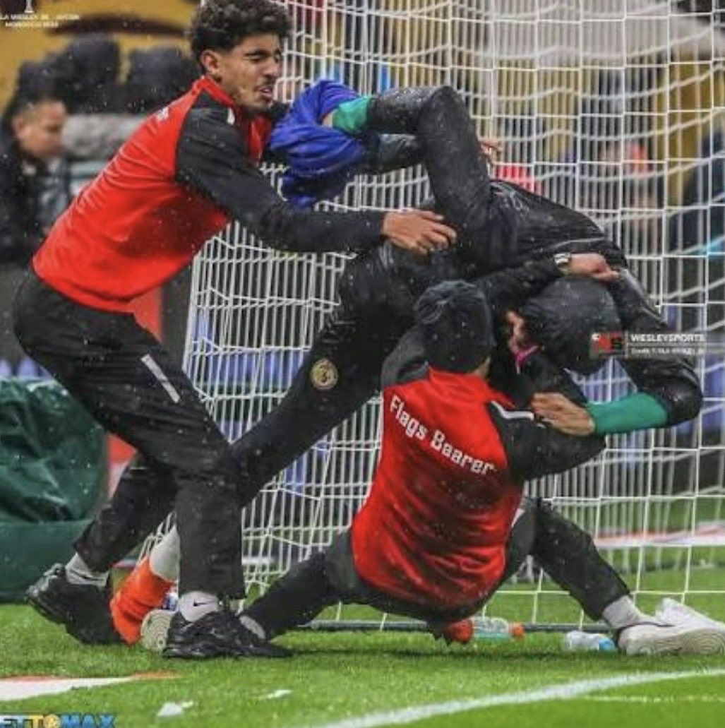 Kenny Smith 🌻 tweet media