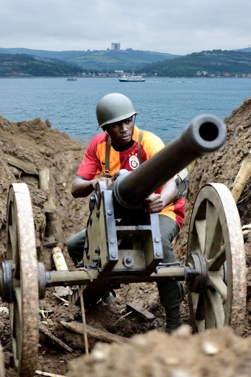 Milli gün ile takımının en önemli maçı aynı güne denk gelince bizim kafanın içinde dönen görsel

#BugünGünlerdenGalatasaray #LIVvGS #18Mart #18MartÇanakkaleZaferi