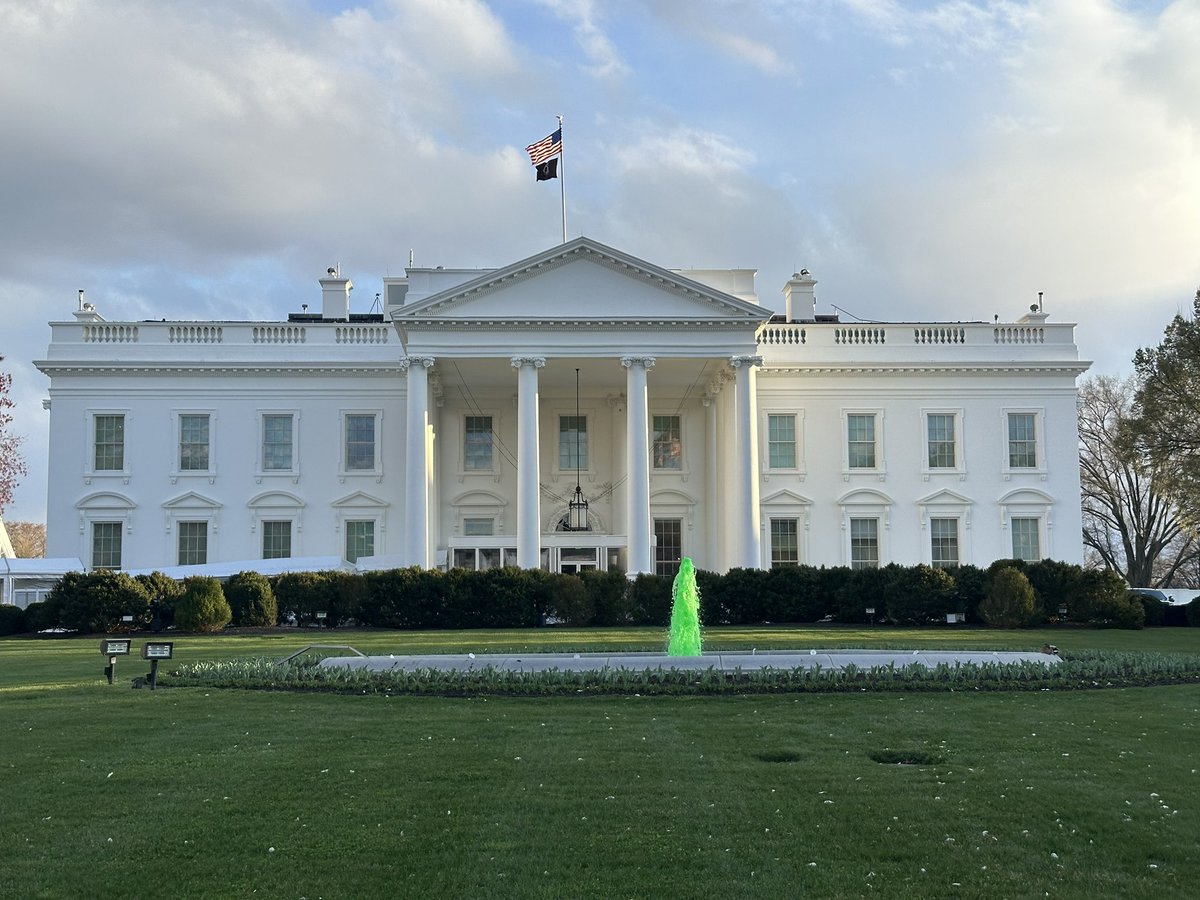 Scott Walker tweet media