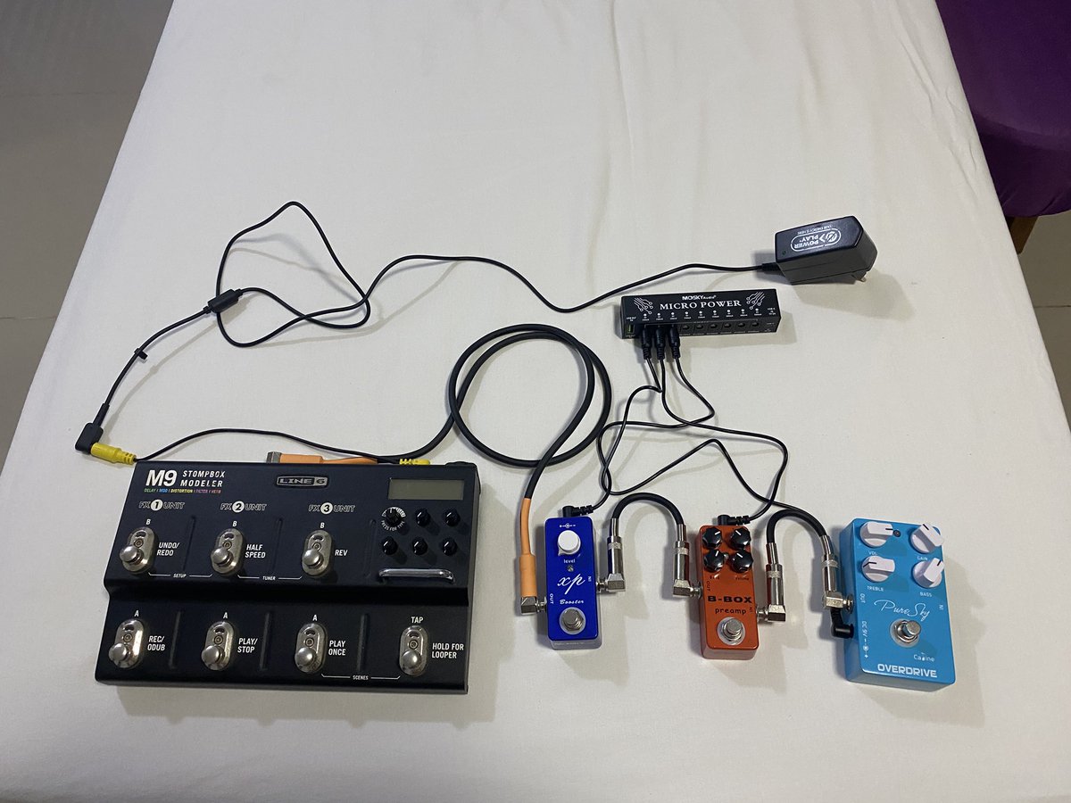 DaviRb27's tweet photo. Setup de 2026:
Pedais PureSky da Caline, B-Box e XP Booster da Mosky
Pedaleira Line6 M9 (para Delay, Reverb e Redução de Ruído).
GS312 da Santo Angelo (não está na foto) para simulação de caixa

Amplificadores que uso: Marshall CODE50 e Vox AC30VR https://t.co/SqBXIFTqlL