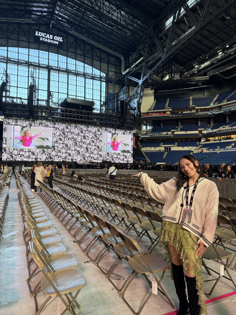 cloudiemidnight's tweet photo. @taylornation13 @taylorswift13 not a day goes by that i don’t miss it 😢 🥹🩷🫶🏻 https://t.co/Z5McCbR9n4