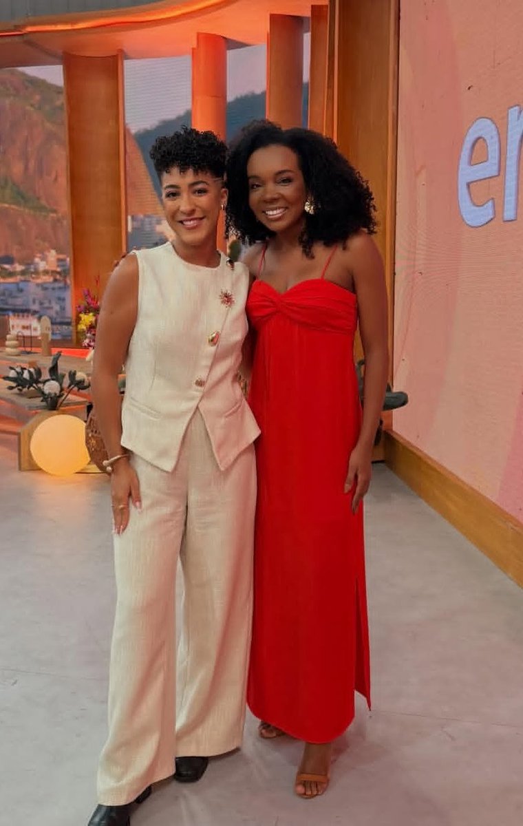 MUSAS!!! ♥️
Thelminha e <a href="/nathfinancas/">Nath Finanças 💰</a> no #Encontro.