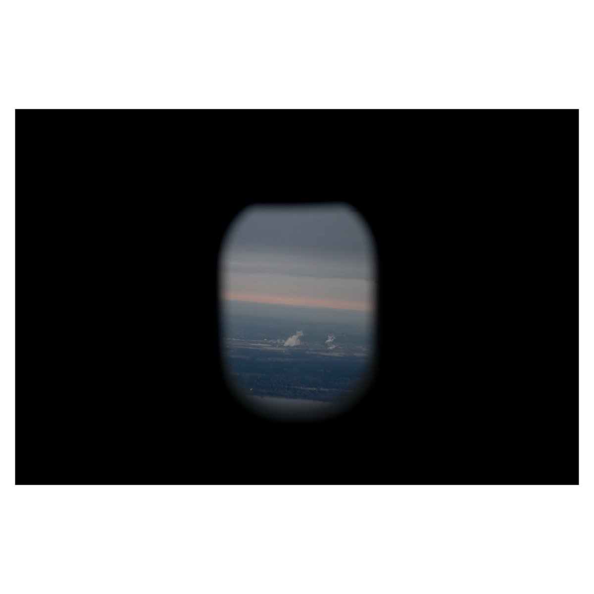 EmilTLippe's tweet photo. 03222024
.
.
.
Finally hit REM when the pilot announces ‘we’ve begun our descent.’ decided to hold off on the rest of the dream I was having. https://t.co/ER8dvrl64U