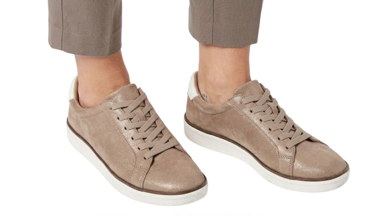 LucyMORT14's tweet image. Step up your shoe game with these Dr. Scholl’s Seaside Metallic Shimmer sneakers! 👟✨ 
Women's Size 8. Classic comfort meets a chic taupe glow. 🛍️ 

Shop the listing here:ebay.us/m/7uNrPE #eBay via @eBay

#ResellerCommunity #DrScholls #eBaySeller
