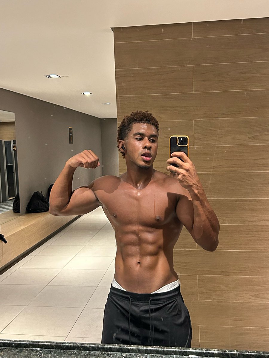 WOR$T BOY IN BRAZIL tweet media