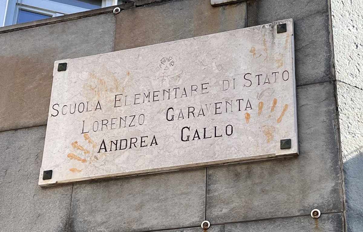 LaurentPoli115's tweet photo. 2ème jour à Genova (Italia) Visite de l’institut IC Centro Turisco qui accueille les élèves de la maternelle au collège : une séance de découverte des fractions par le pliage dans une classe de CE2 puis une autre avec une 5ème qui a travaillé la distributivité.
#peer2formaths https://t.co/sPfeoZj1xw