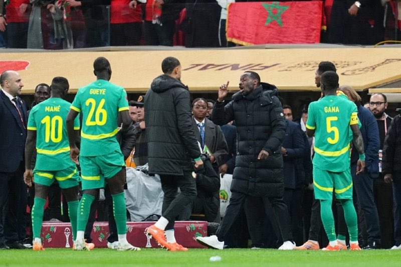 عمرو tweet media