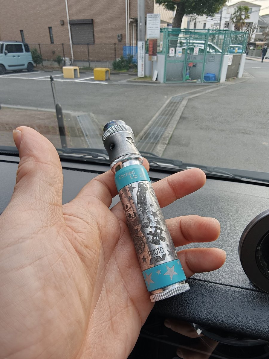 kobattsu's tweet photo. くすみ始めのアルミ。
き、汚ぇ···
でも、暫く我慢して使わないと綺麗に黒くならないんだよなぁ

···磨きたい。 https://t.co/o5pLd5zuta
