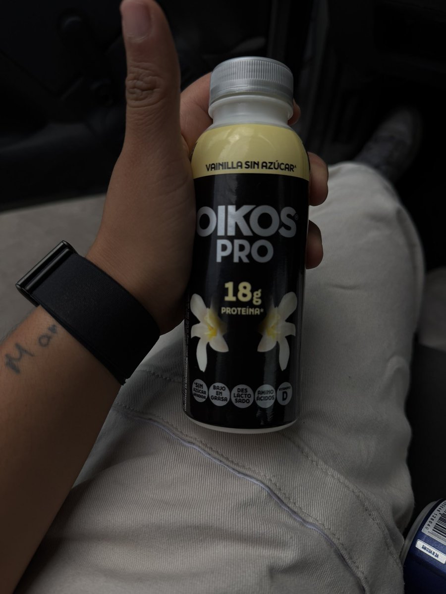 MichFlores's tweet photo. ¡Para mis amigues gymrats que aman la proteína más q nada! Este yogurt Tod que ver WOW el sabor y WOW la proteína que da esta a buen precio y no tiene muchas calorías ah y tampoco sellos. 
De nada https://t.co/IP9VNPqD6H